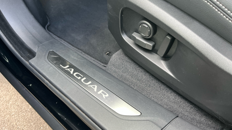 Jaguar F-Pace 3.0 D300 R-Dynamic SE Black 90th Anniv 5dr Auto Diesel Estate